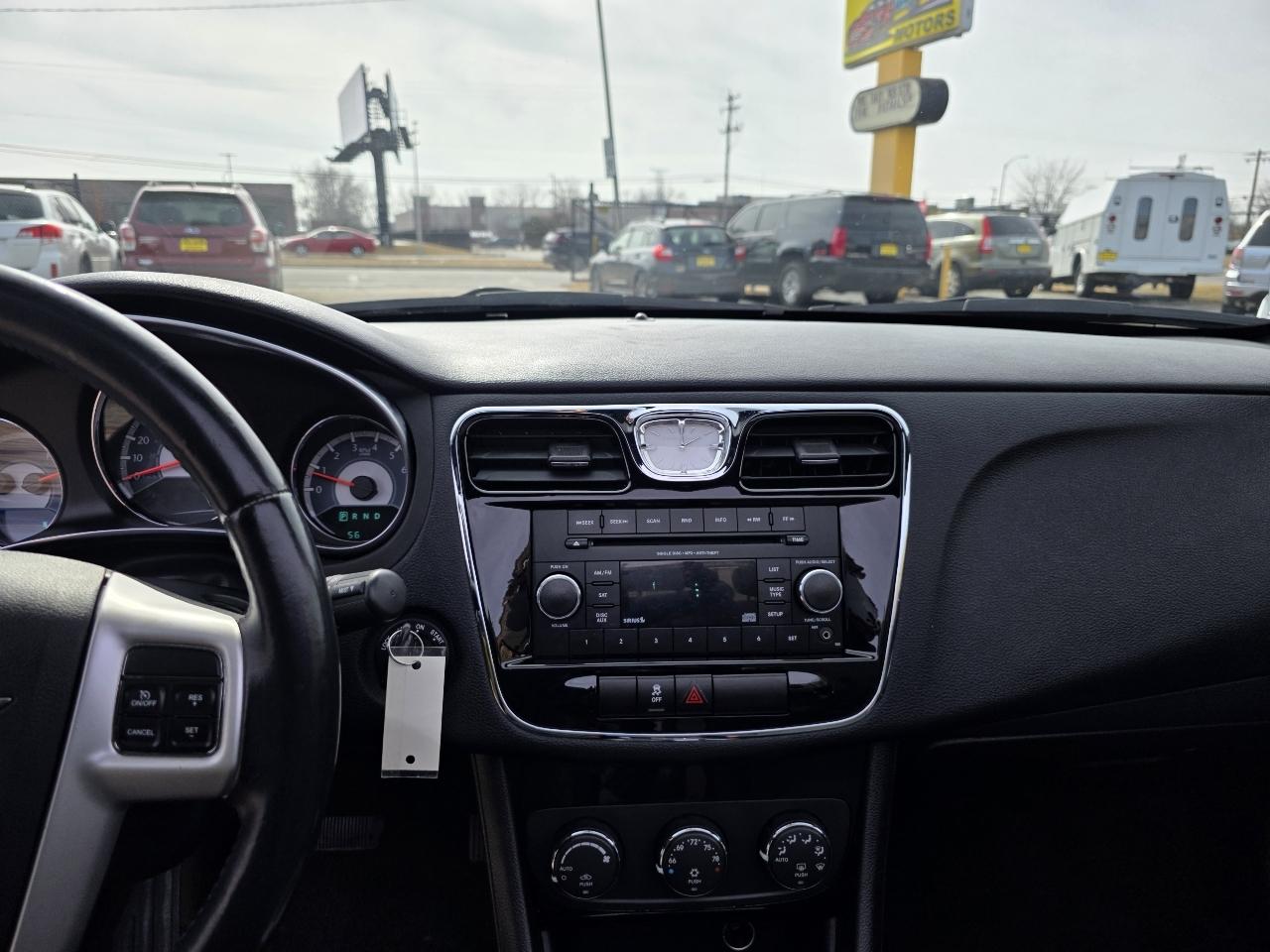 Chrysler 200 Touring Convertible 2012