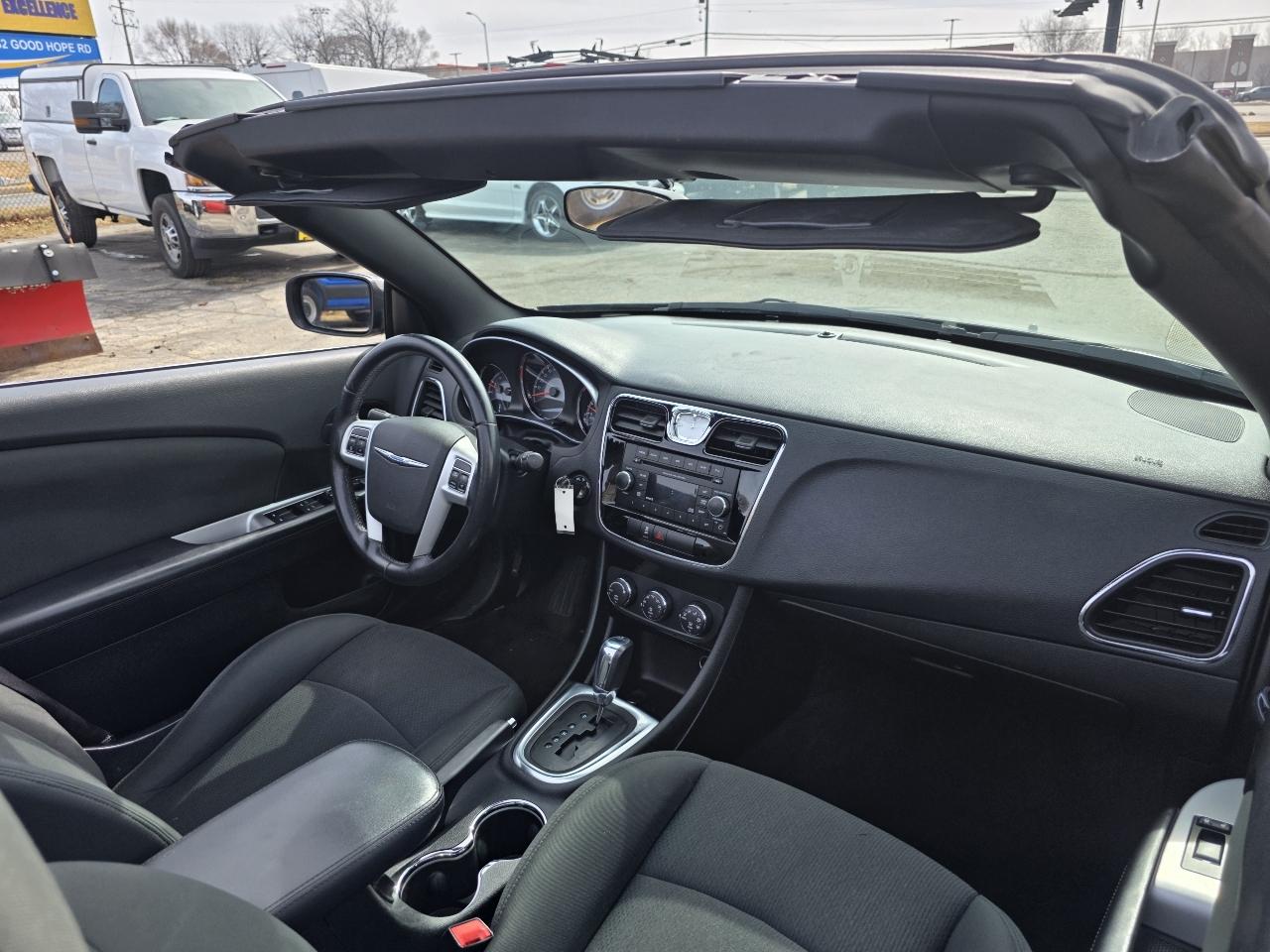 Chrysler 200 Touring Convertible 2012