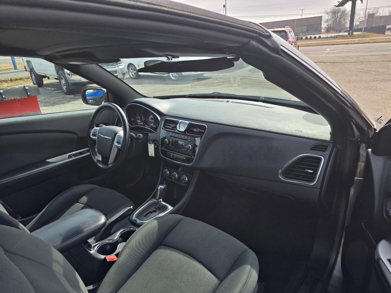 Chrysler 200 Touring Convertible 2012