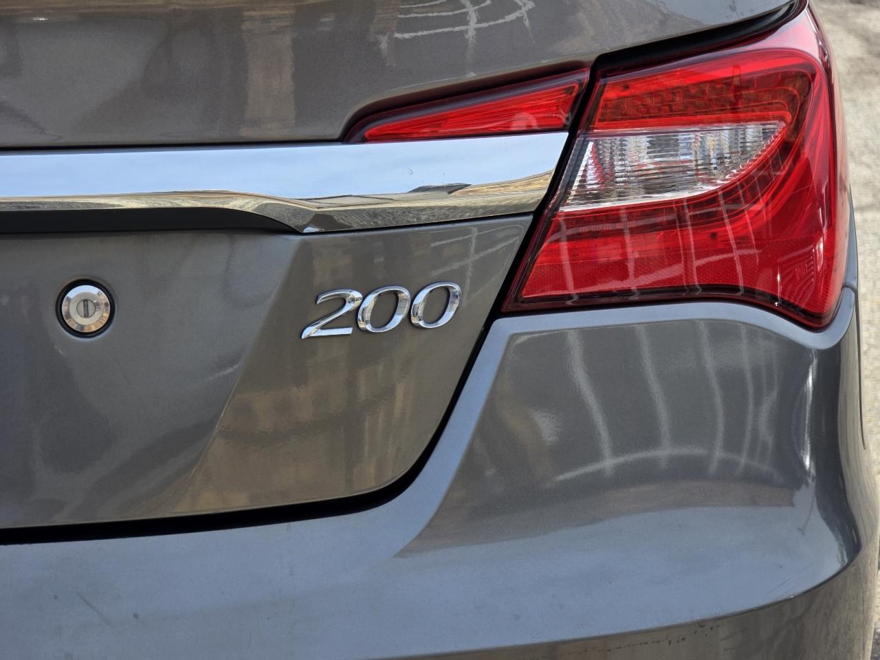 Chrysler 200 Touring Convertible 2012