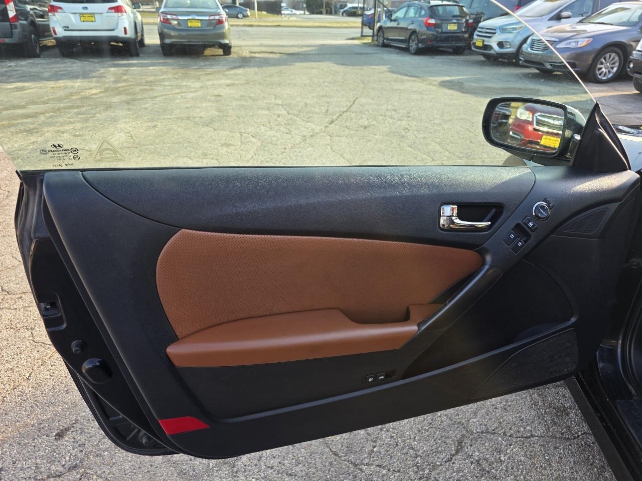 Hyundai Genesis Coupe 3.8 Grand Touring Auto 2011