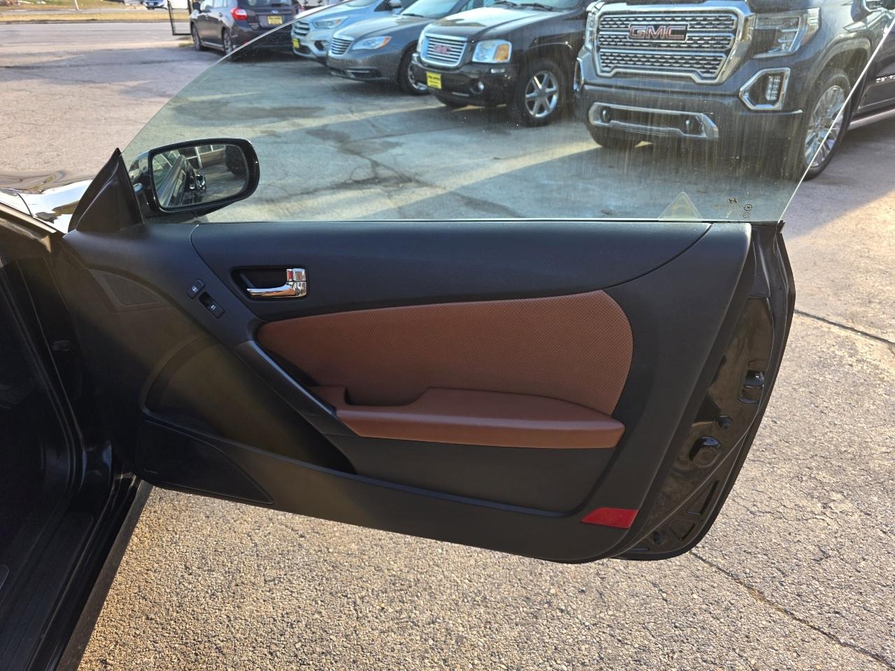 Hyundai Genesis Coupe 3.8 Grand Touring Auto 2011