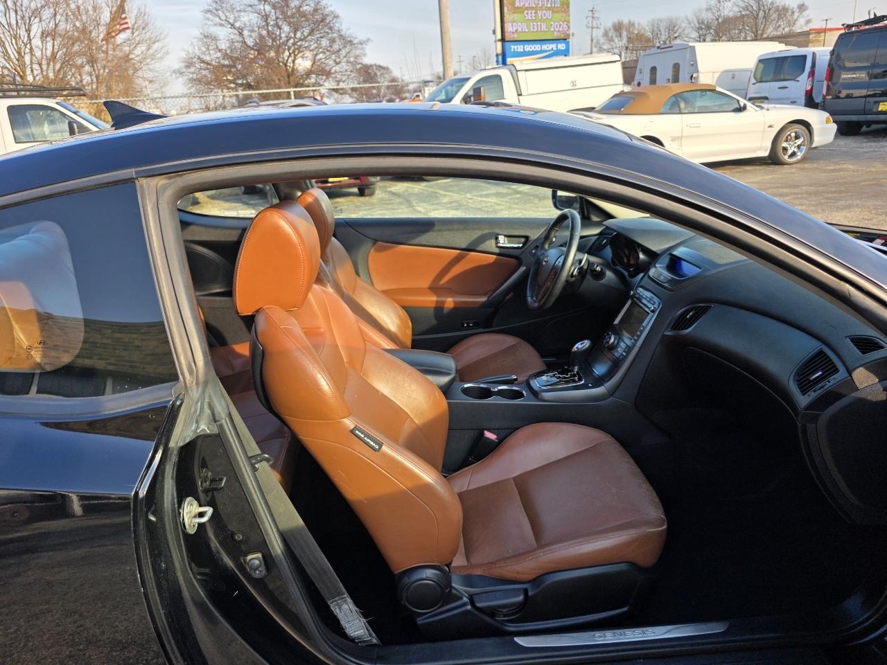 Hyundai Genesis Coupe 3.8 Grand Touring Auto 2011