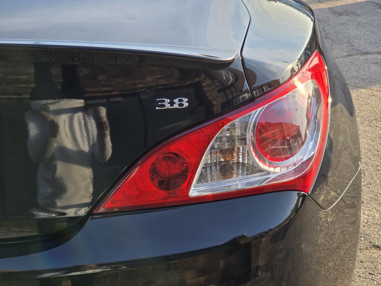 Hyundai Genesis Coupe 3.8 Grand Touring Auto 2011