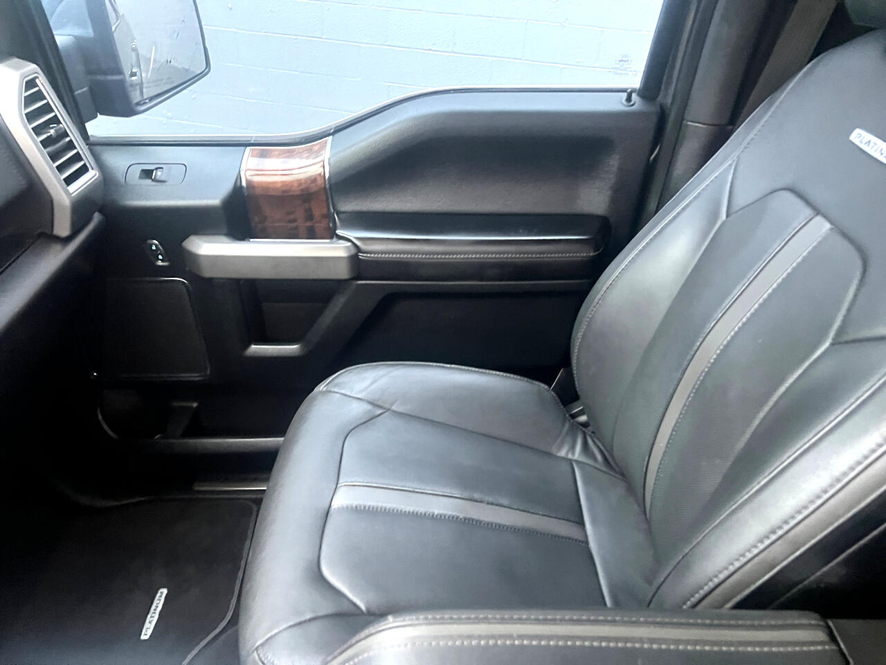 Ford F-150 Platinum SuperCrew 5.5-ft. Bed 4WD 2015