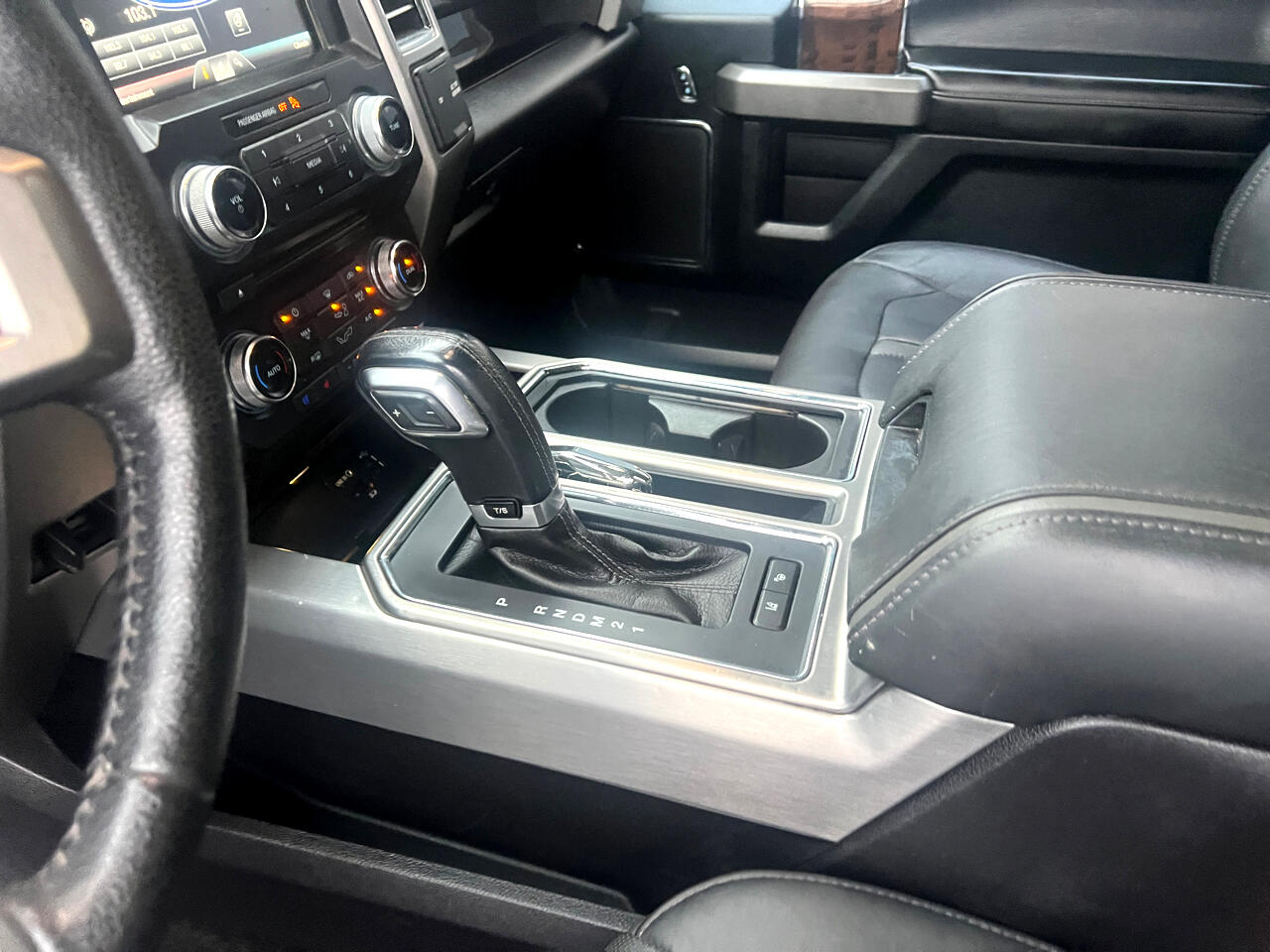 Ford F-150 Platinum SuperCrew 5.5-ft. Bed 4WD 2015