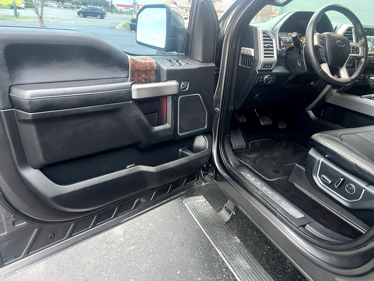 Ford F-150 Platinum SuperCrew 5.5-ft. Bed 4WD 2015