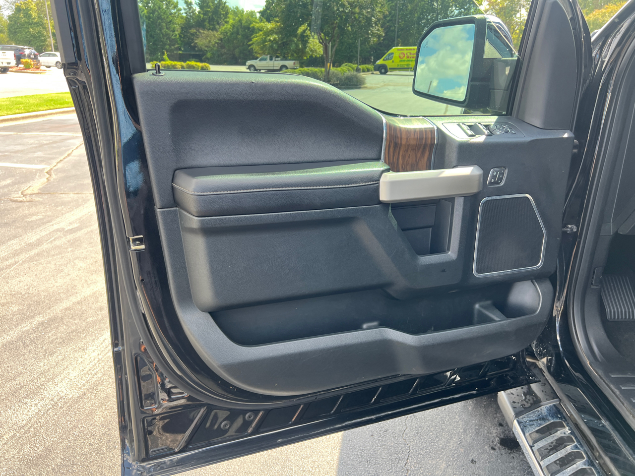 Ford F-150 4WD SuperCrew 139" Lariat 2018