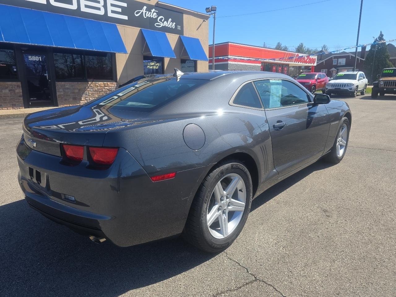 Chevrolet Camaro LS 2011