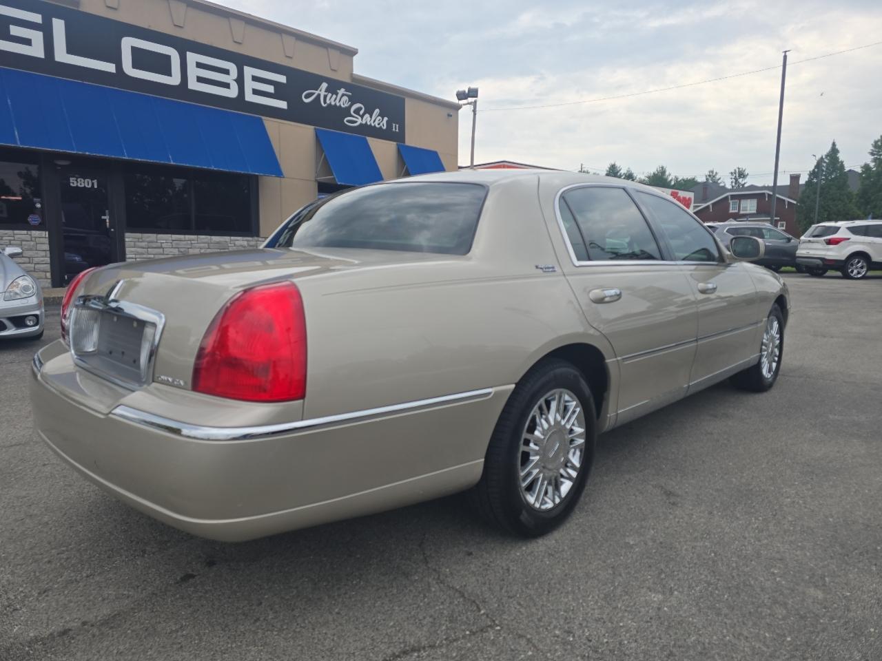 Lincoln Town Car Signature Limited 2009