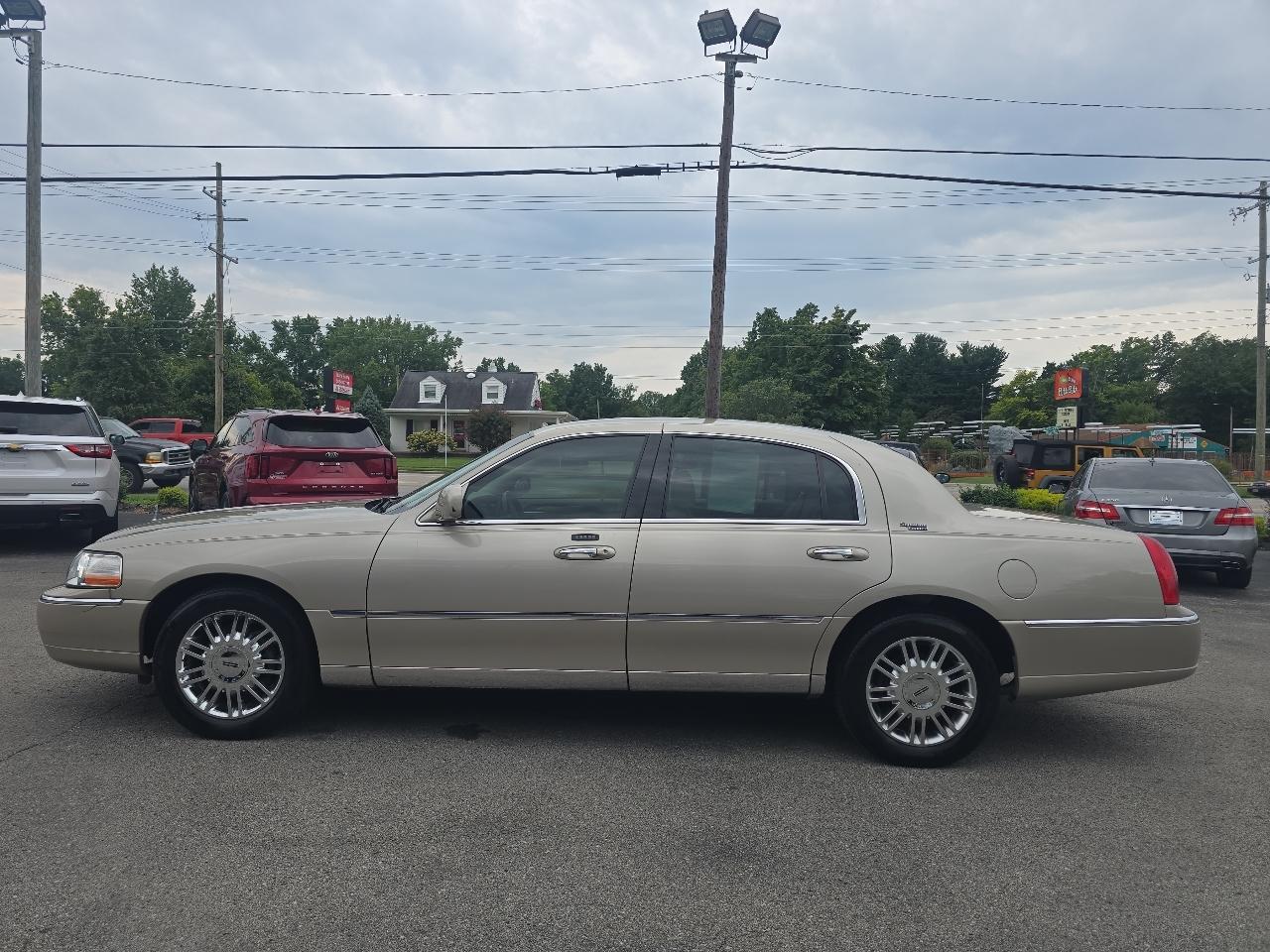 Lincoln Town Car Signature Limited 2009