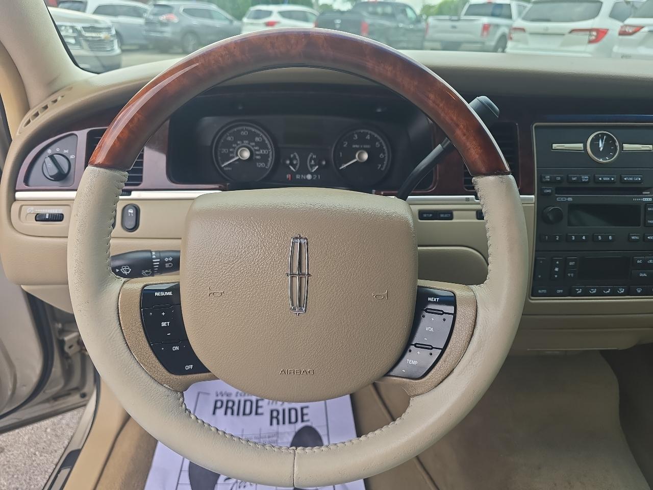 Lincoln Town Car Signature Limited 2009