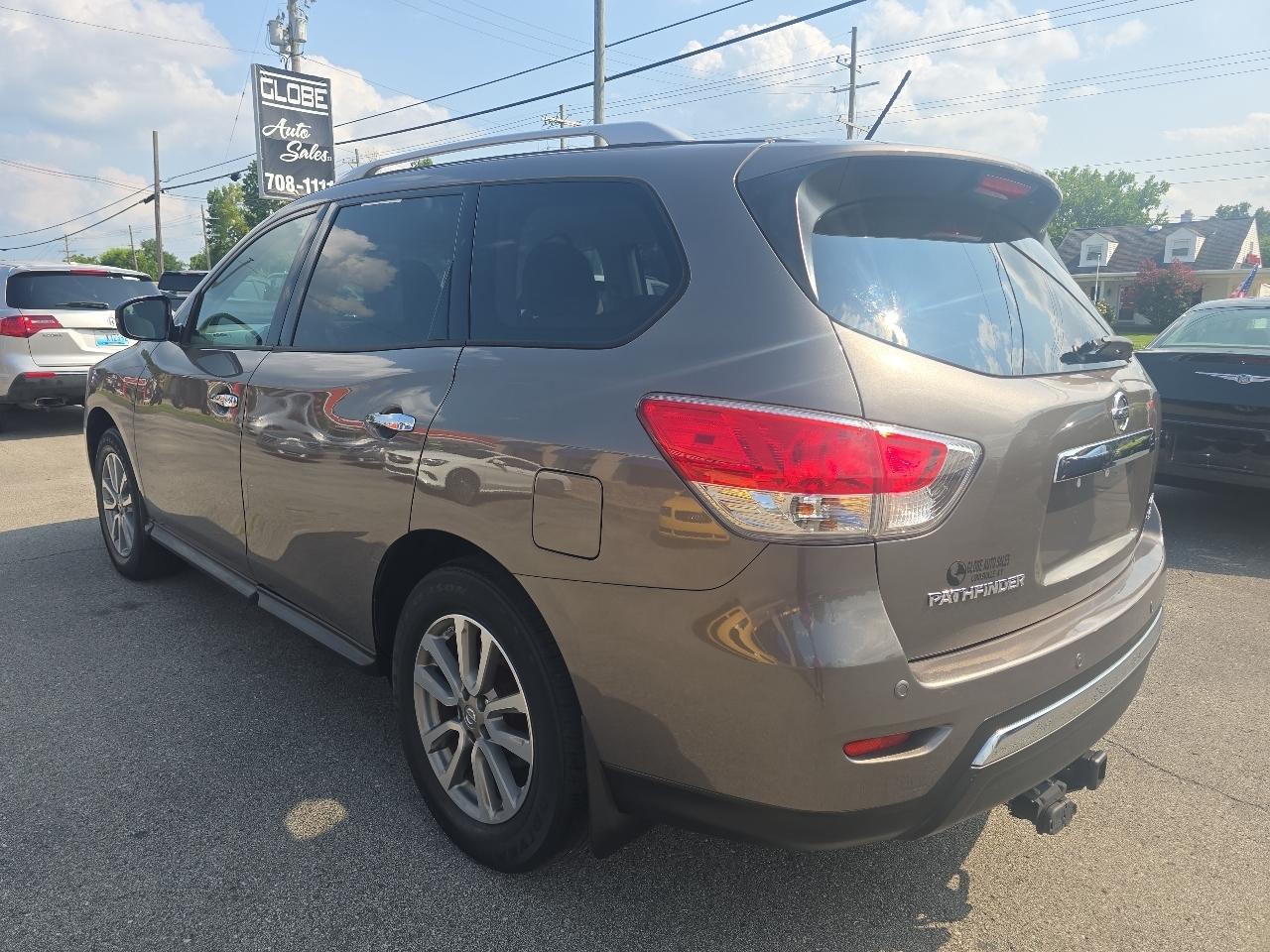 Nissan Pathfinder SV 4D SUV 4WD 2014