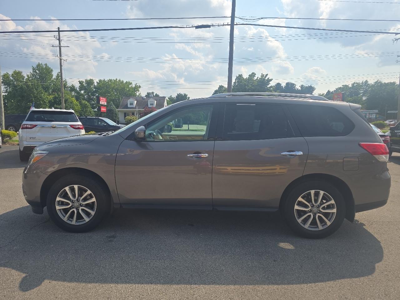 Nissan Pathfinder SV 4D SUV 4WD 2014