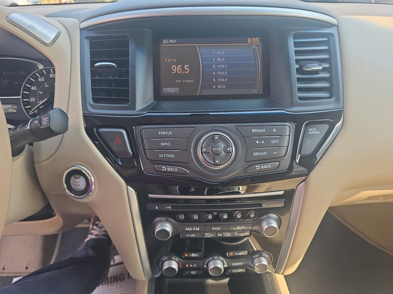 Nissan Pathfinder SV 4D SUV 4WD 2014