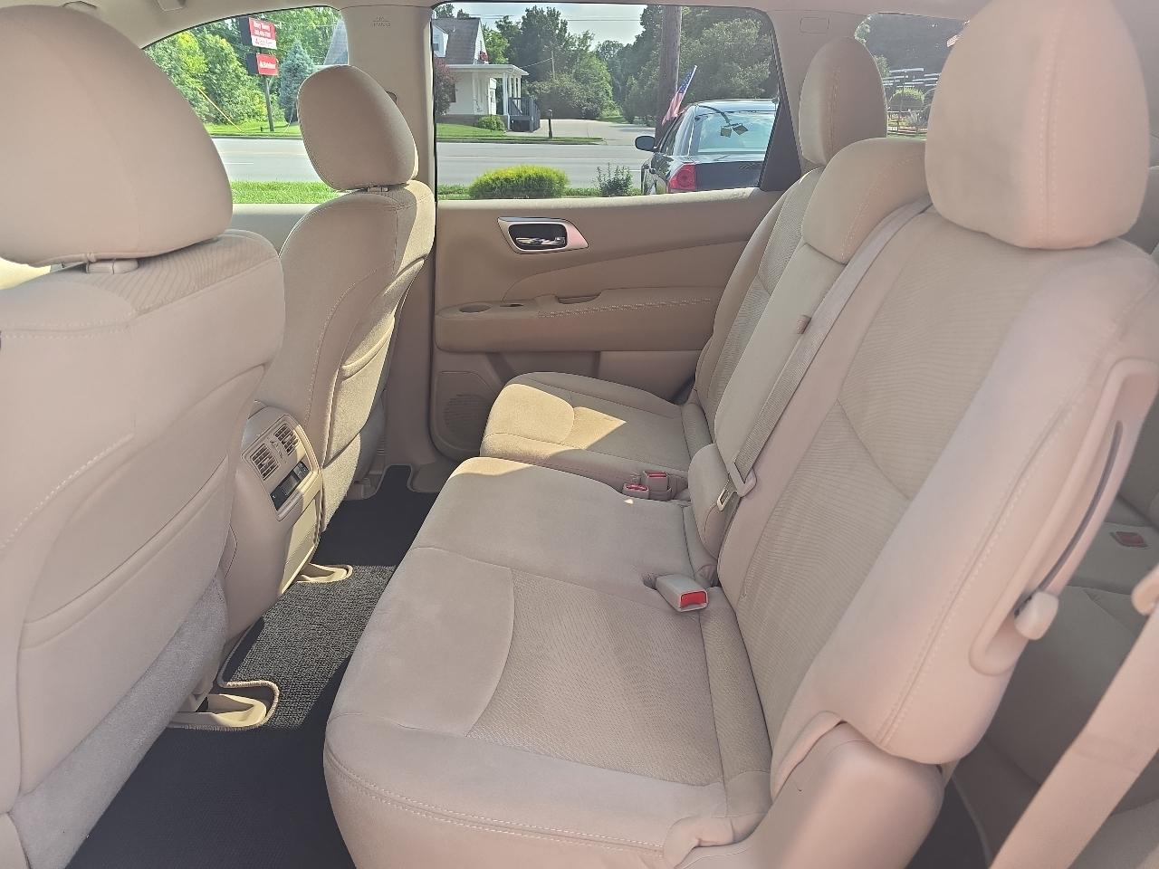 Nissan Pathfinder SV 4D SUV 4WD 2014