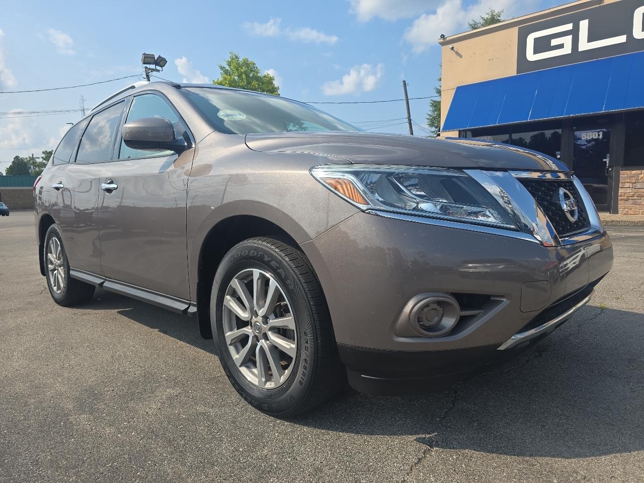 Nissan Pathfinder SV 4D SUV 4WD 2014