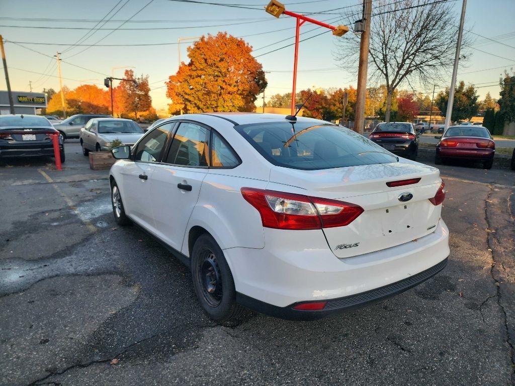 Ford Focus S Sedan 2013