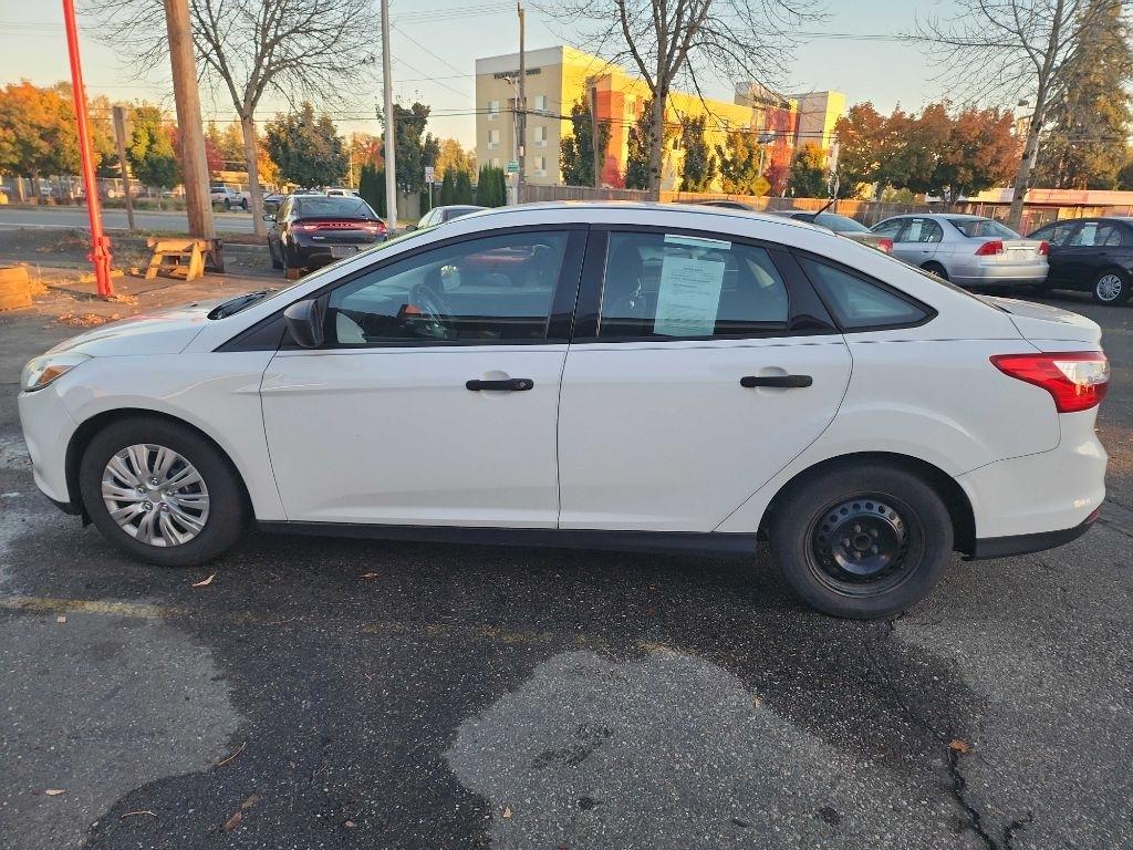 Ford Focus S Sedan 2013