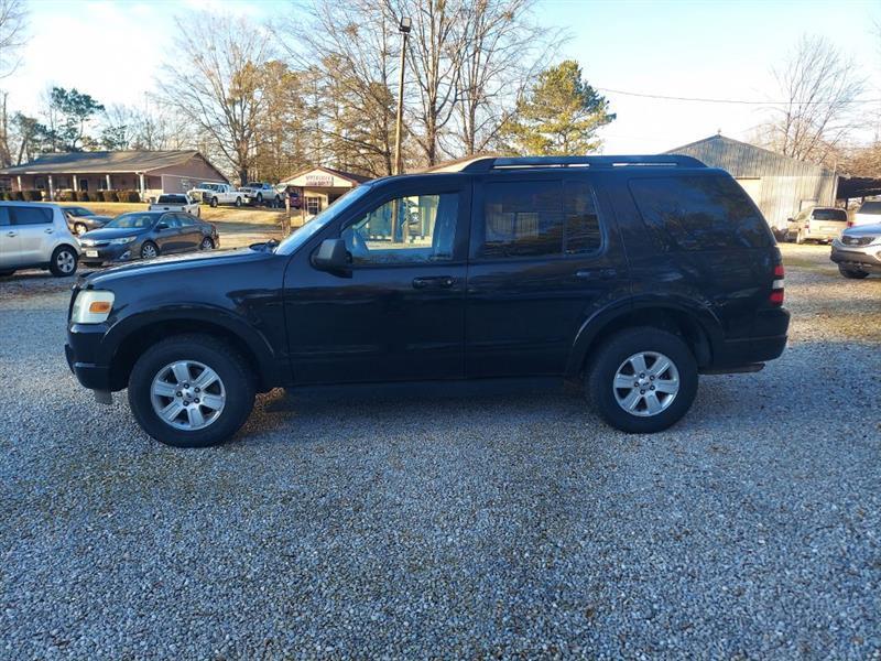 Ford Explorer XLT 4.0L 2WD 2010
