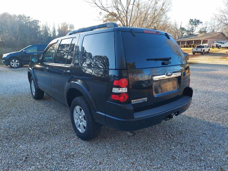 Ford Explorer XLT 4.0L 2WD 2010