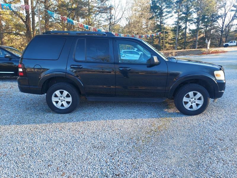 Ford Explorer XLT 4.0L 2WD 2010