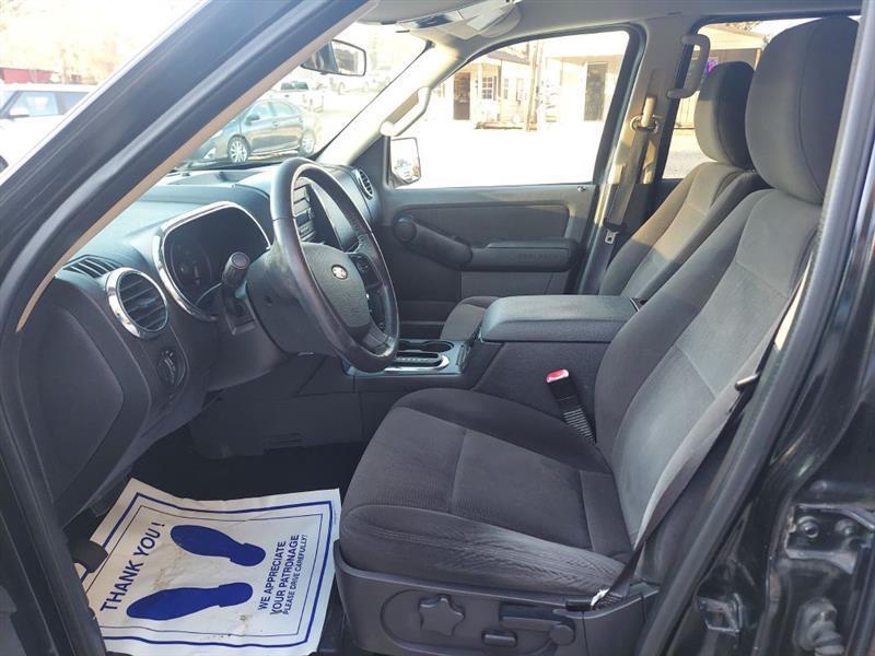 Ford Explorer XLT 4.0L 2WD 2010