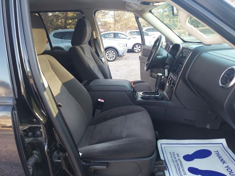 Ford Explorer XLT 4.0L 2WD 2010