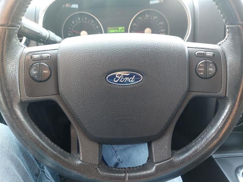 Ford Explorer XLT 4.0L 2WD 2010