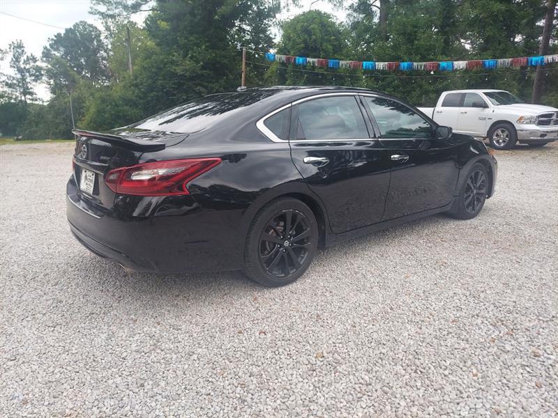 2018 Nissan Altima SR - Photo 6