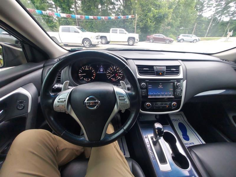 2018 Nissan Altima SR - Photo 13