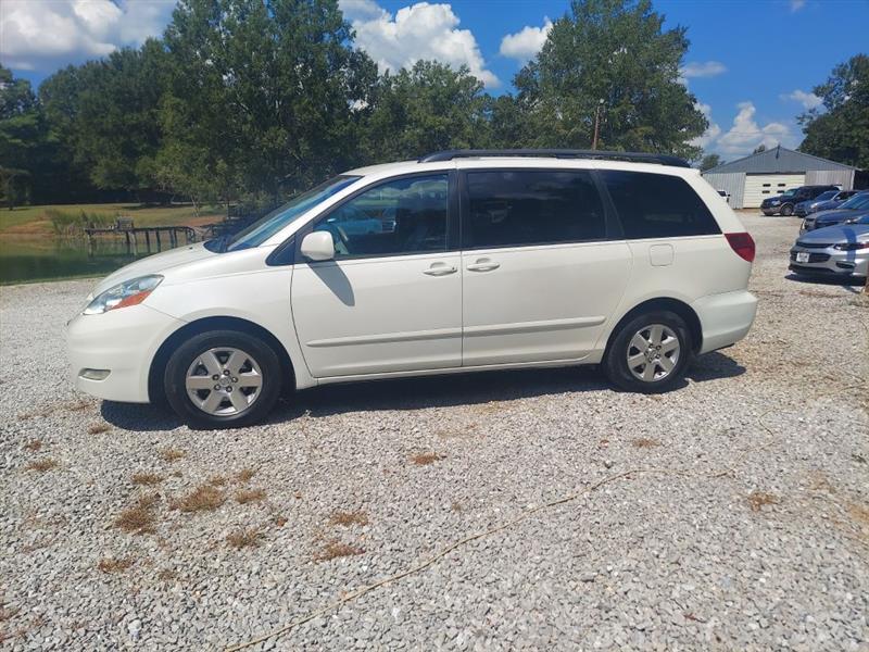 Toyota Sienna XLE FWD 2009