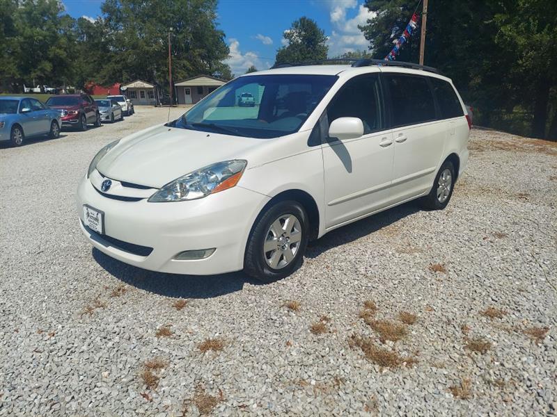 Toyota Sienna XLE FWD 2009