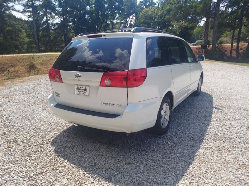 Toyota Sienna XLE FWD 2009