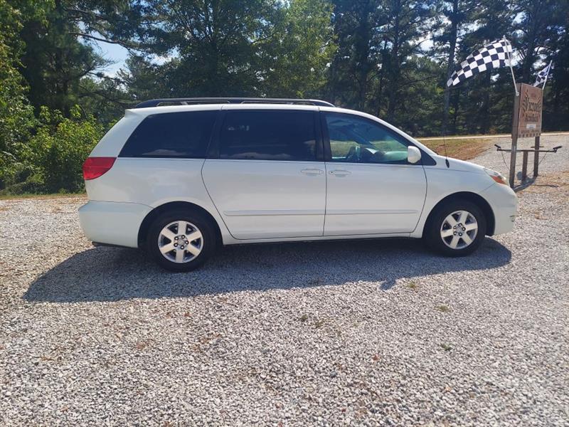 Toyota Sienna XLE FWD 2009