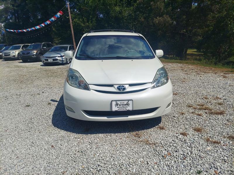 Toyota Sienna XLE FWD 2009