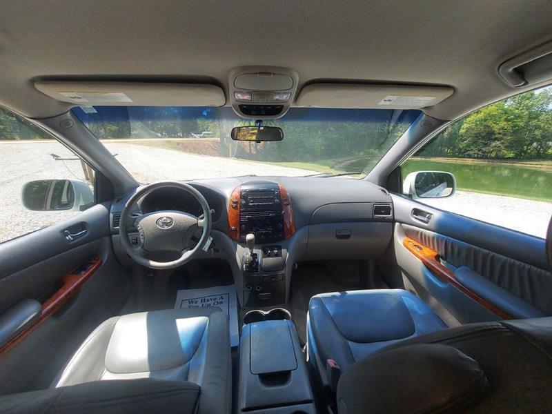 Toyota Sienna XLE FWD 2009