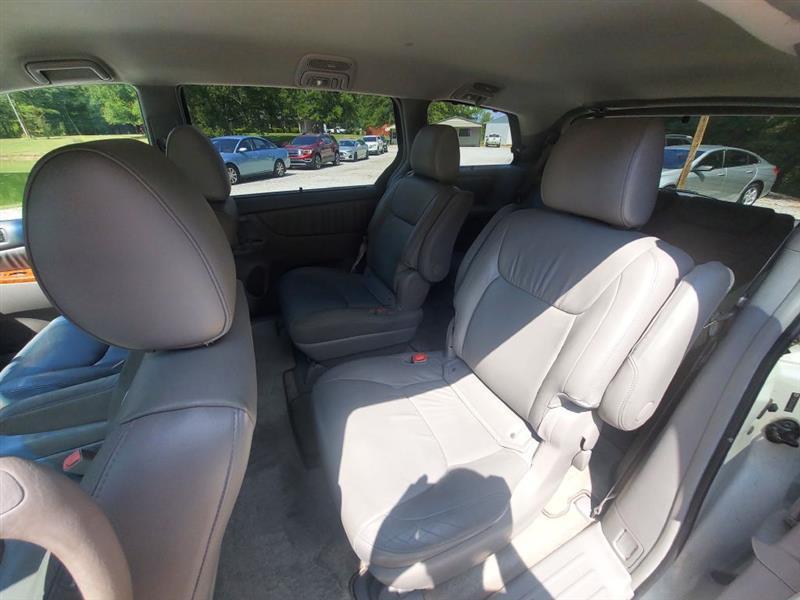 Toyota Sienna XLE FWD 2009