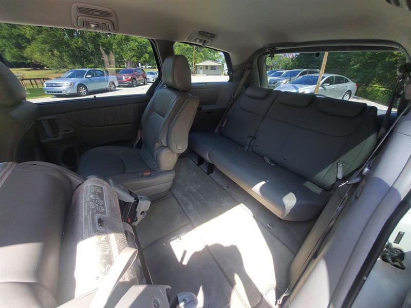 Toyota Sienna XLE FWD 2009