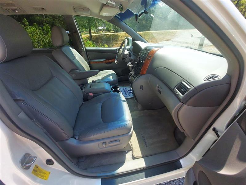 Toyota Sienna XLE FWD 2009
