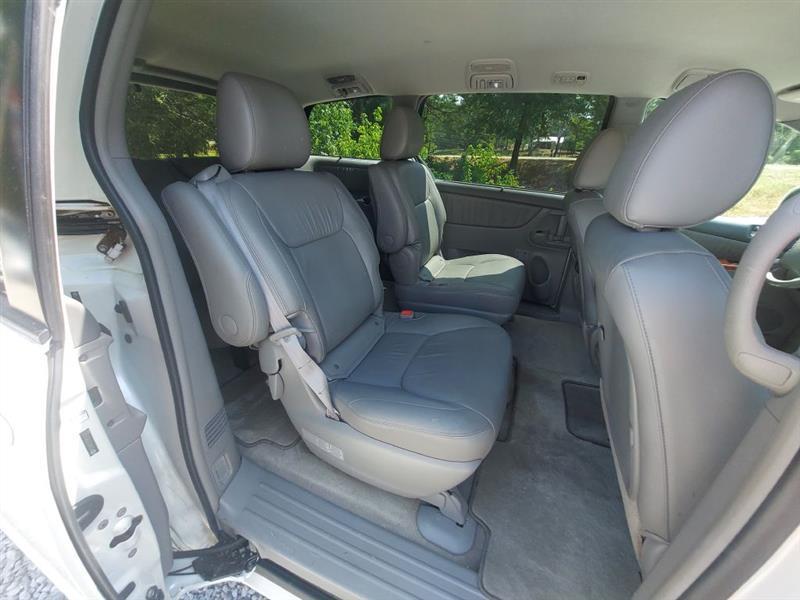 Toyota Sienna XLE FWD 2009