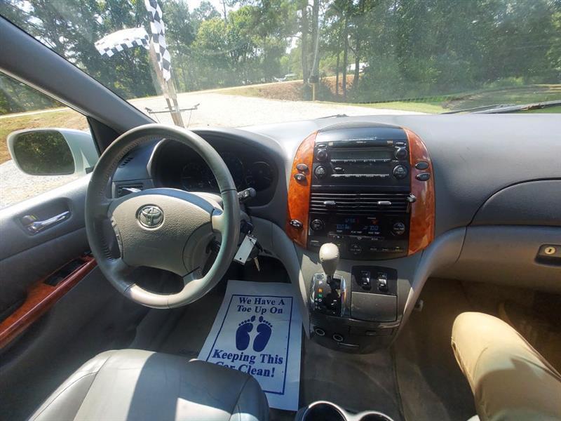 Toyota Sienna XLE FWD 2009