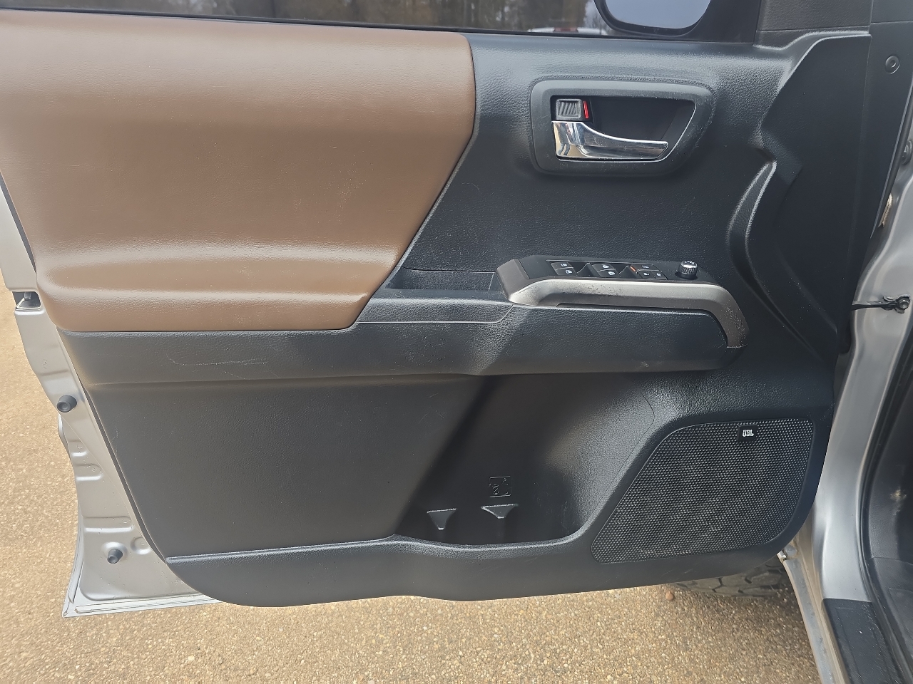 Toyota Tacoma 4WD Double Cab V6 AT Limited (Natl) 2016