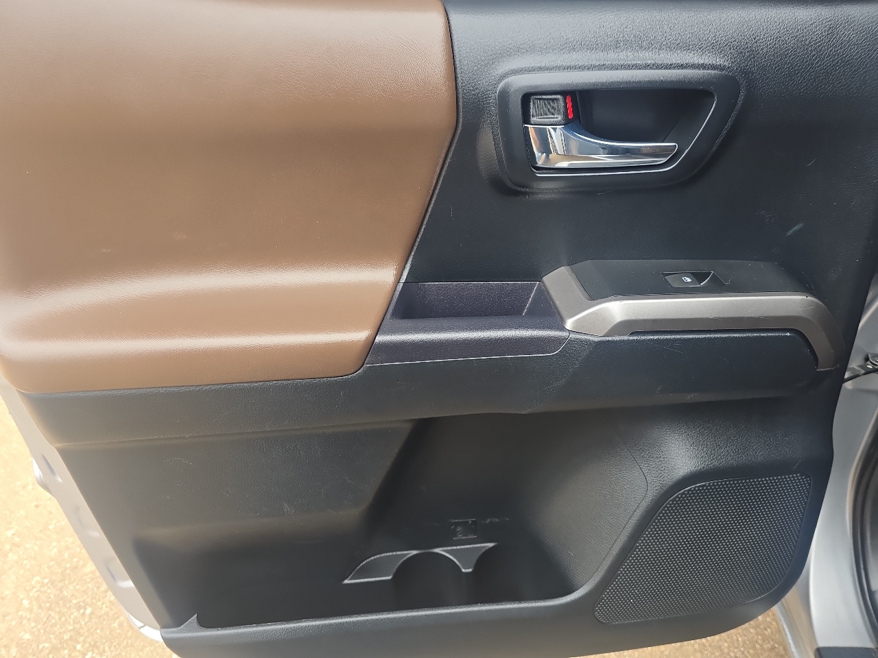 Toyota Tacoma 4WD Double Cab V6 AT Limited (Natl) 2016