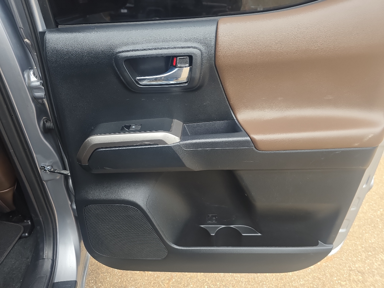 Toyota Tacoma 4WD Double Cab V6 AT Limited (Natl) 2016