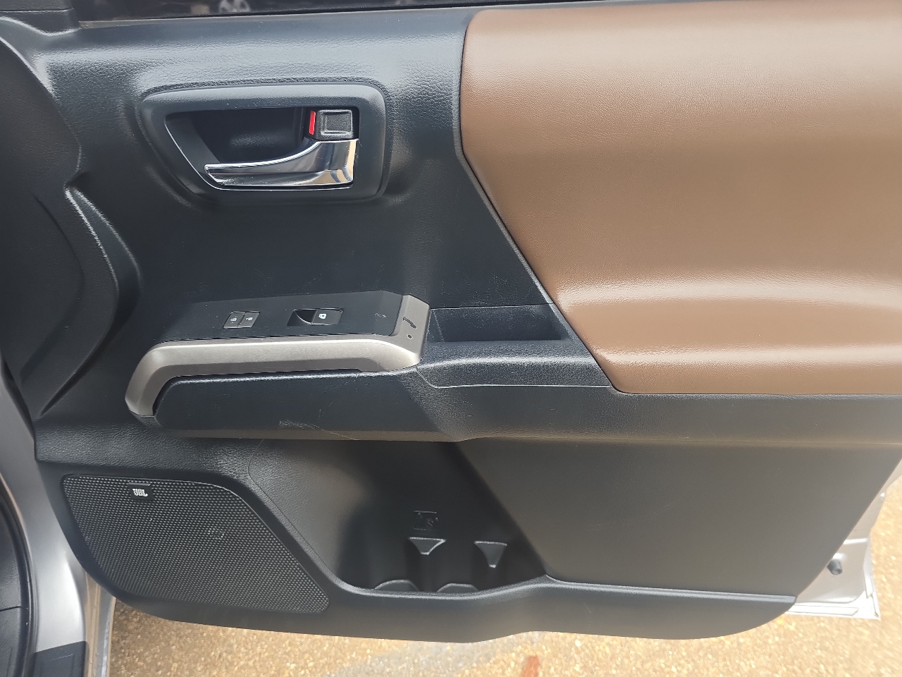 Toyota Tacoma 4WD Double Cab V6 AT Limited (Natl) 2016