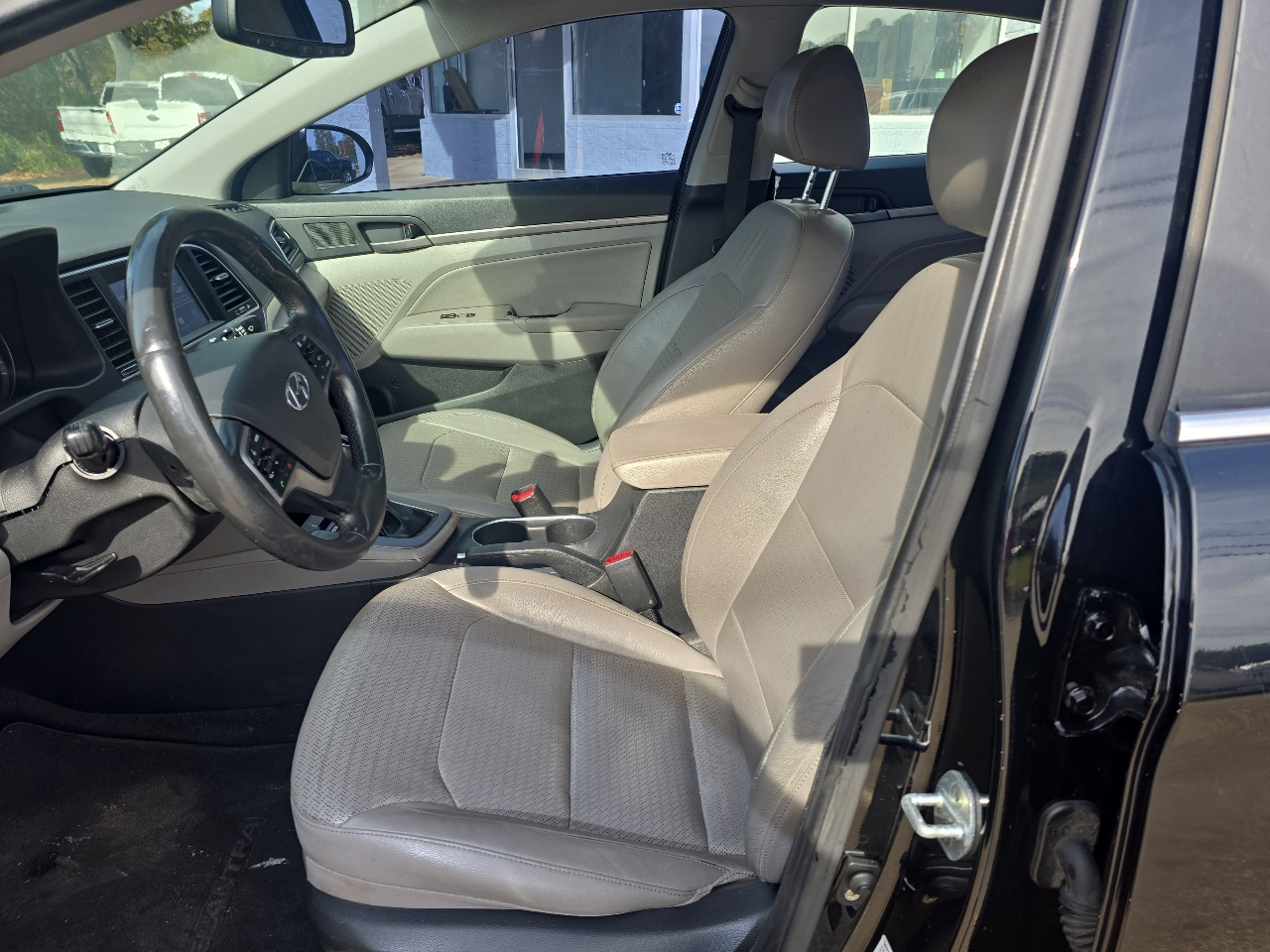 Hyundai Elantra Limited 4D Sedan at 2017