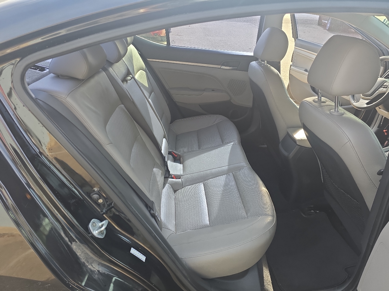 Hyundai Elantra Limited 4D Sedan at 2017