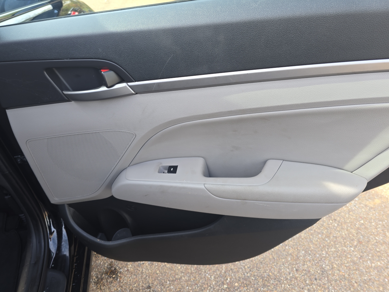 Hyundai Elantra Limited 4D Sedan at 2017