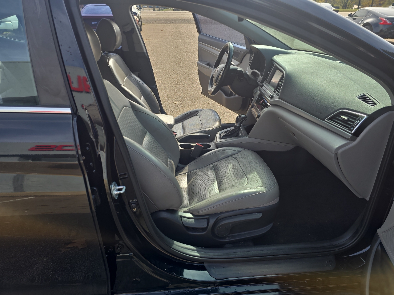 Hyundai Elantra Limited 4D Sedan at 2017